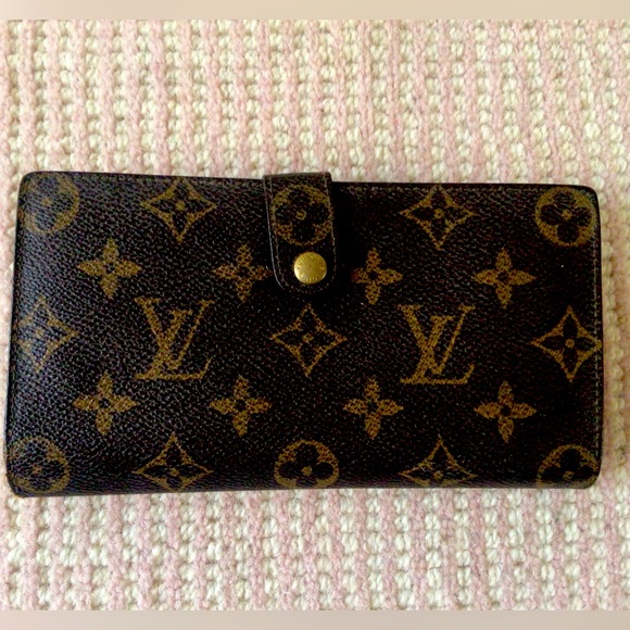 Authentic Louis Vuitton Monogram Wallet - Picture 1 of 10